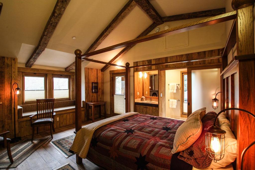 Cambria Bed & Breakfast | The Squibb Houses
