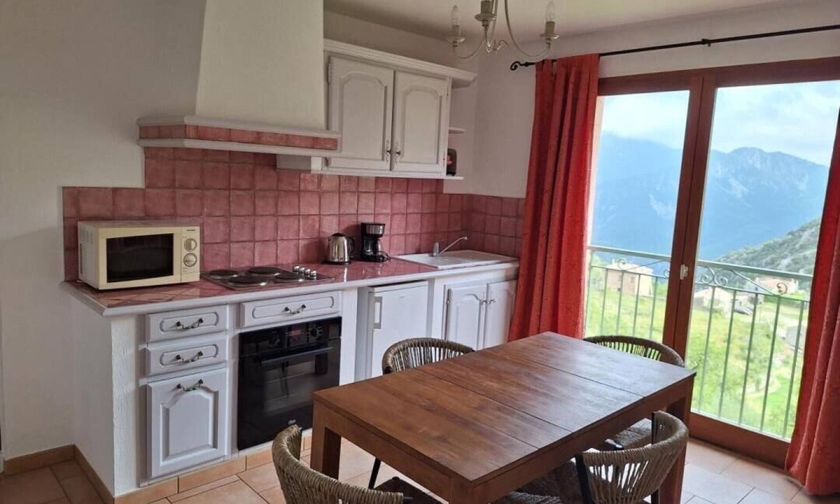 Utelle House | The Squirrels of Utelle