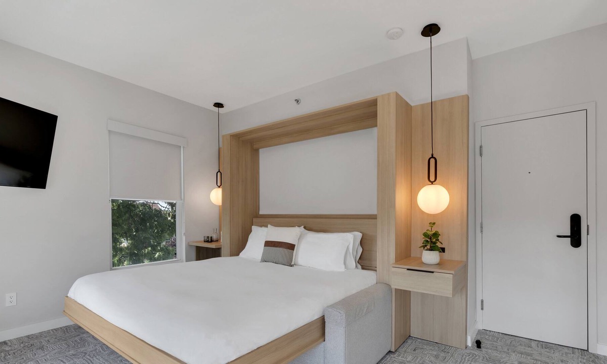 Asbury Park House | The St. Laurent: Three Rooms - Sleeps 6