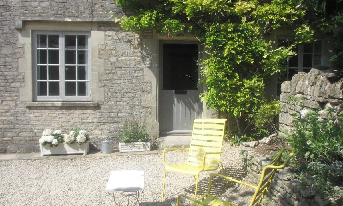 Colerne Cottage | The Stables at Daubeneys