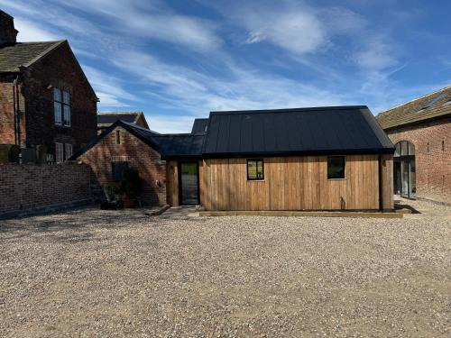 Hoylandswaine House | The Stables, Modern 2 bed, 4 person, Rural Barn Conversion with Great Access