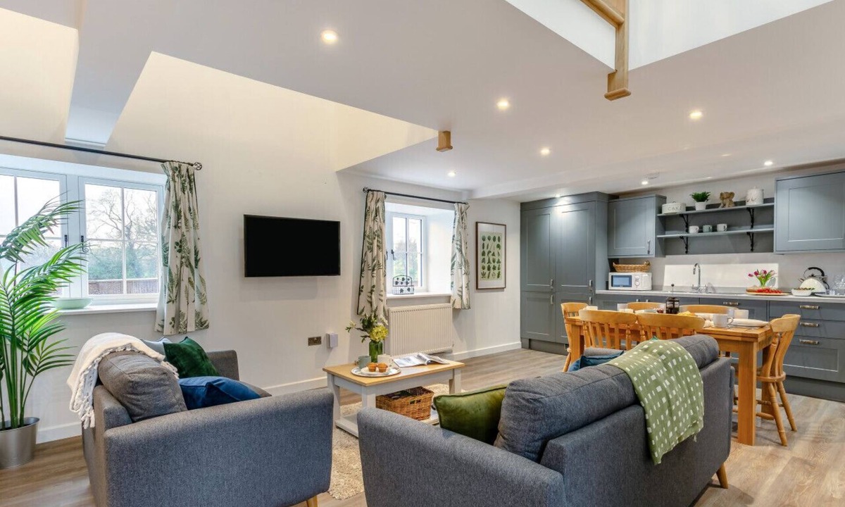 Kenn House | The Stables - Orange Elephant