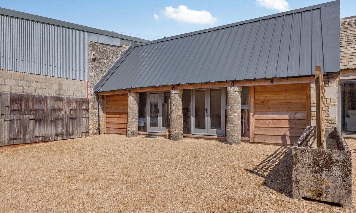 Tetbury Cottage | The Stables - UK44477