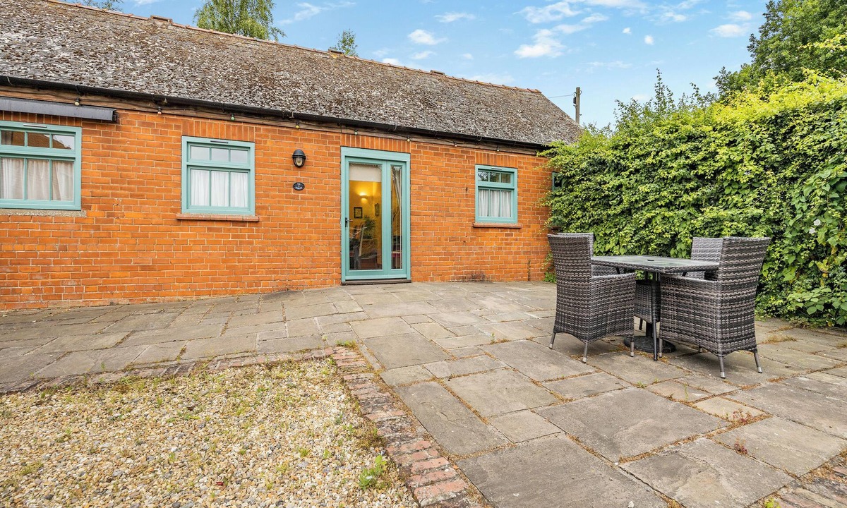 Grimsby Cottage | The Stables - UK44515