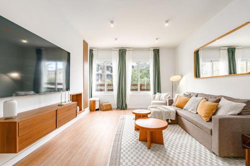 La Maternitat i Sant Ramon Apartment | The Stadium Luxe Apartment