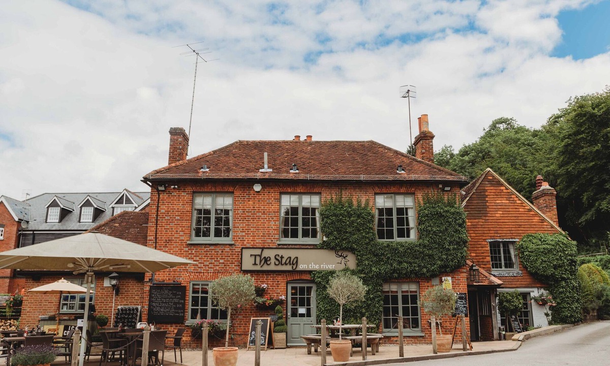 Eashing Hotel | The Stag on the River