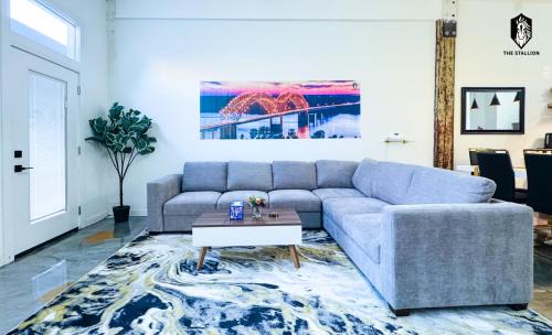 Downtown Memphis Apartment | The Stallion #103 - Walk to Attractions - Modern 2BD Loft in Downtown with Patio