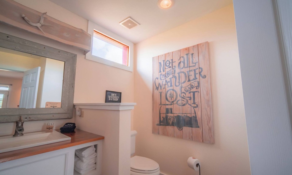 Round Top Bed & Breakfast | The Stardust Room - Wander Inn
