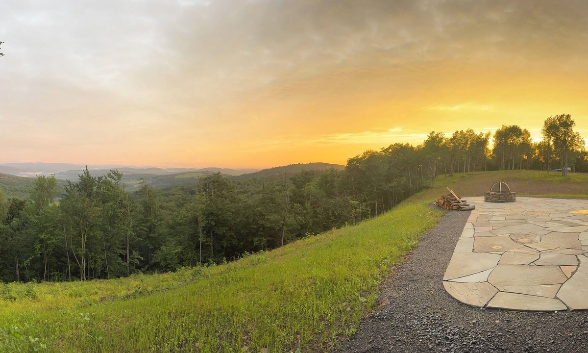 Stamford Cabin | The Stargazer Cabin at Skyline Retreat