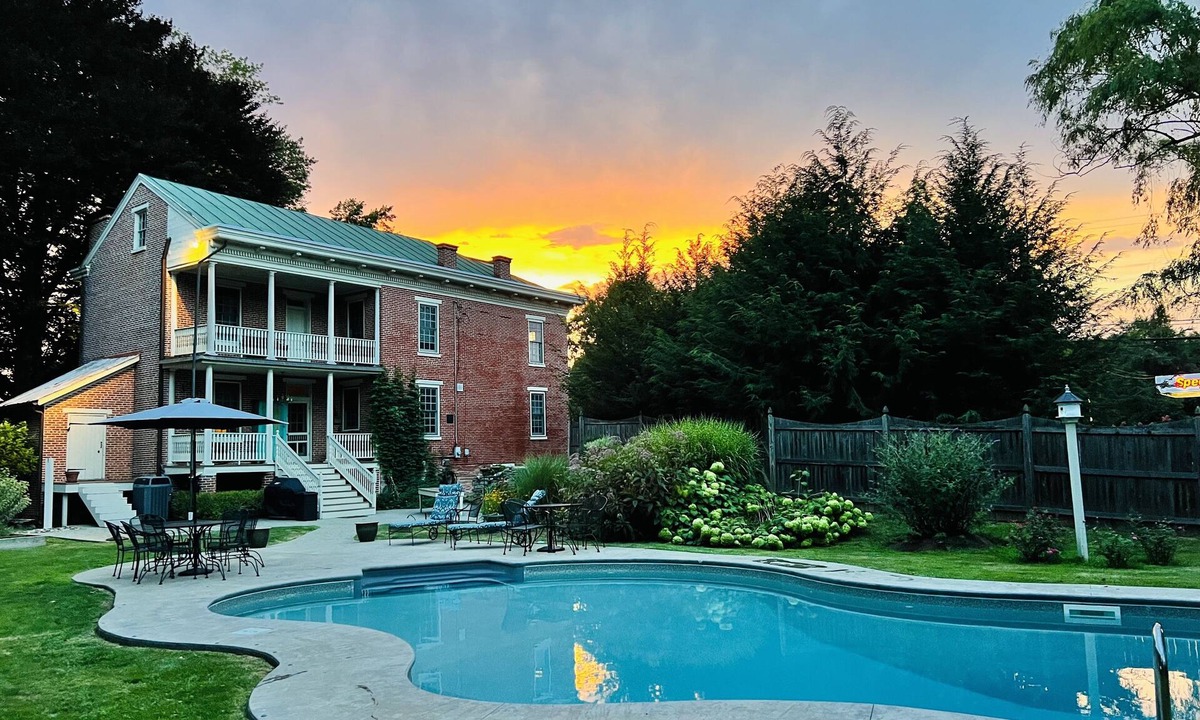 Campbelltown House | The Stauffer House