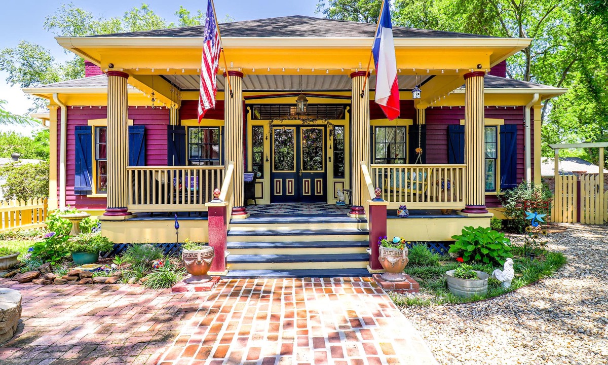 Jefferson Bed & Breakfast | The Steamboat Inn
