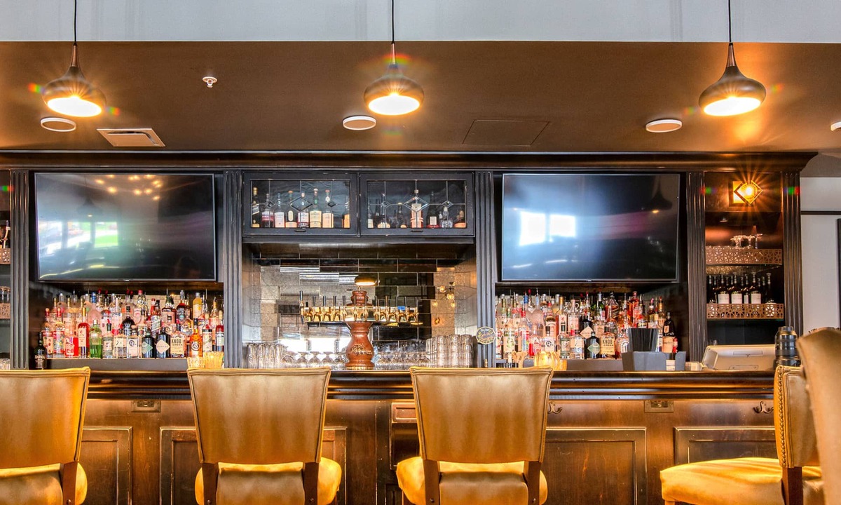 Downtown Kenosha Hotel | The Stella Hotel & Ballroom