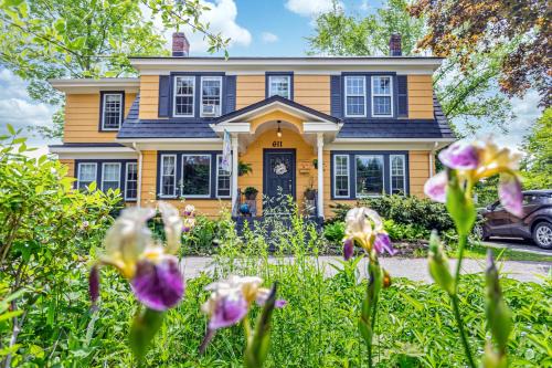 Wolfville Bed & Breakfast | The Stella Rose B&B