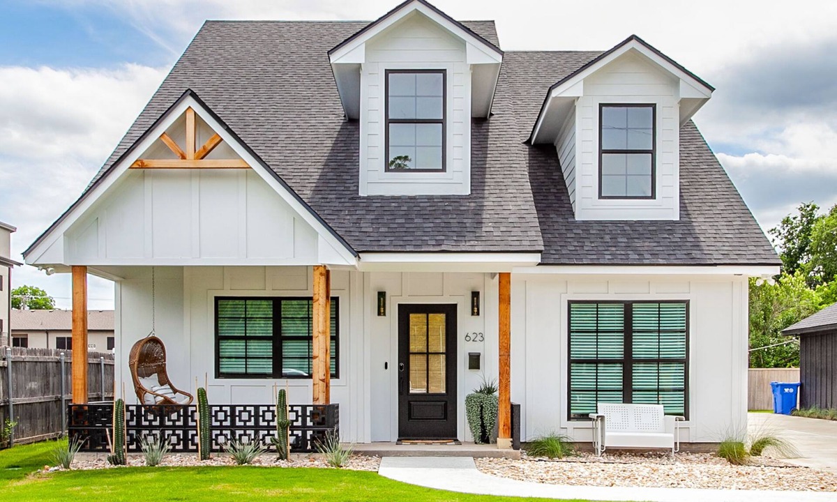 Brazos House | The Sterling House: Brand New Home Steps from Magnolia