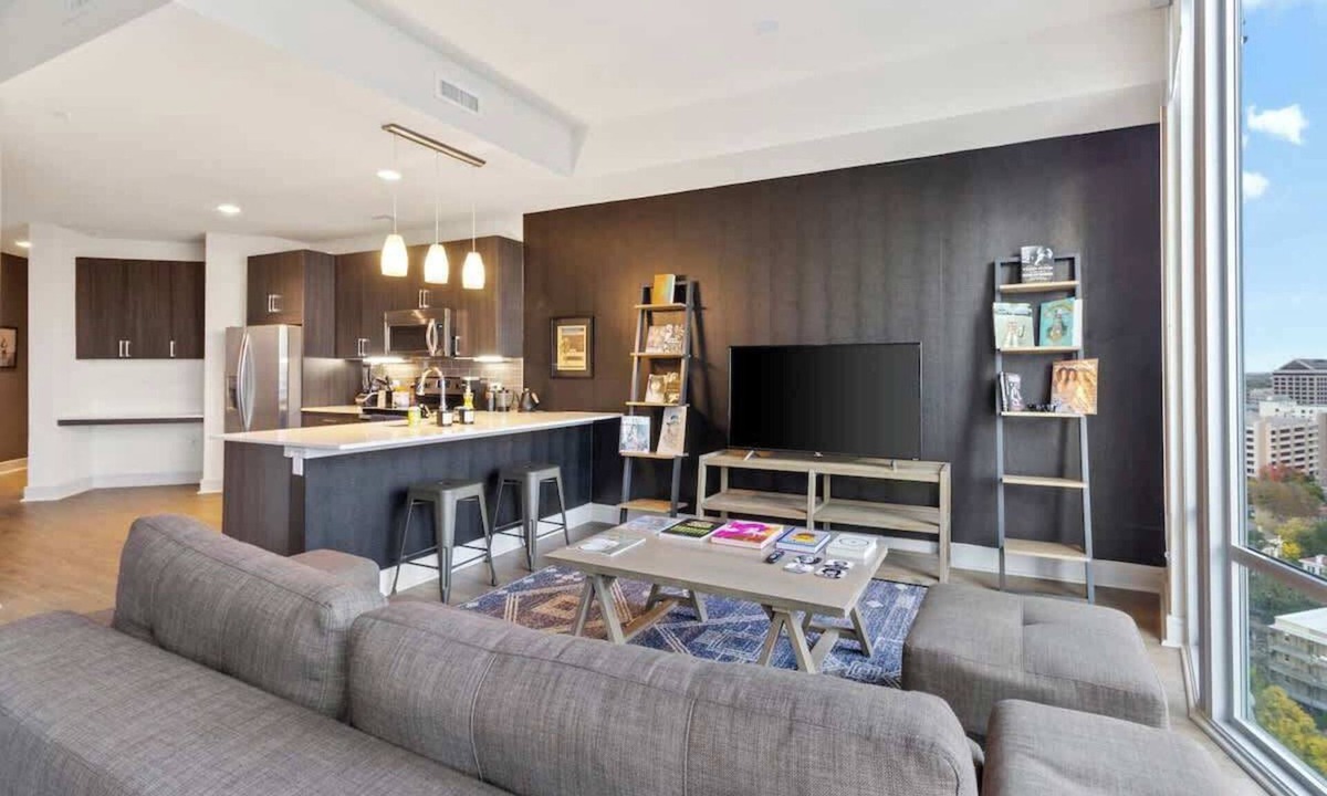 Market District Apartment | The Stevie Ray Vaughan Flat ATX