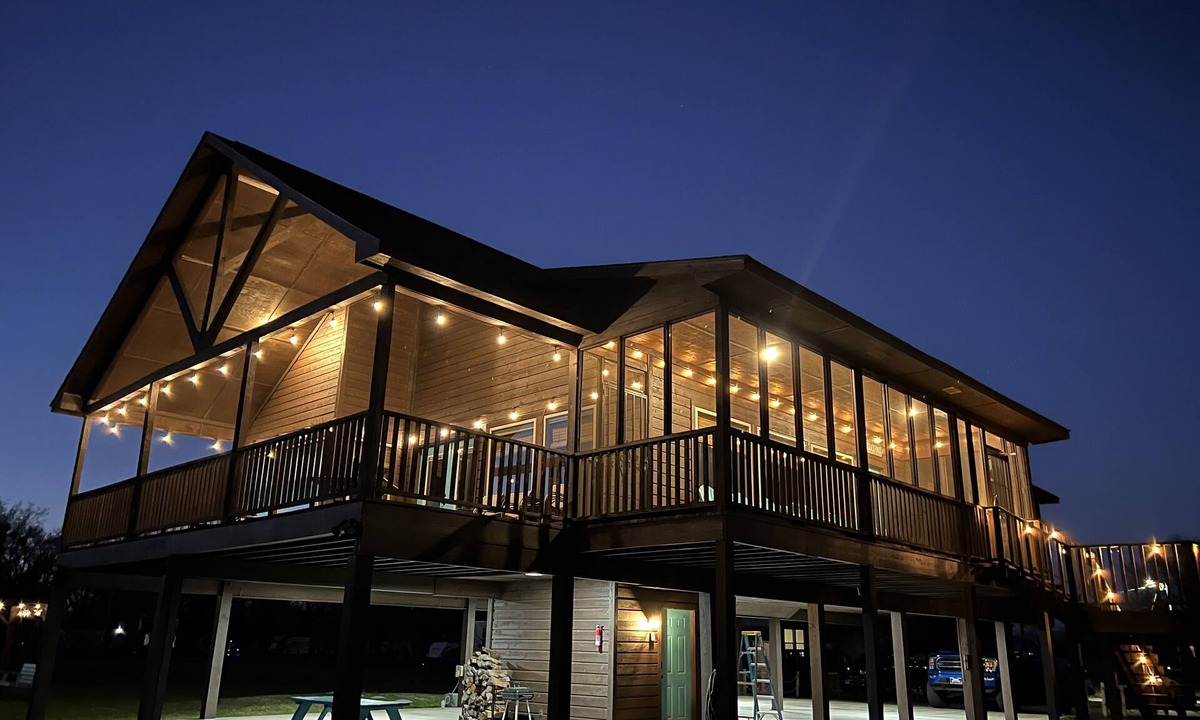 Yantis House | The Stilt House on Lake Fork-Relax and Enjoy our Amenities