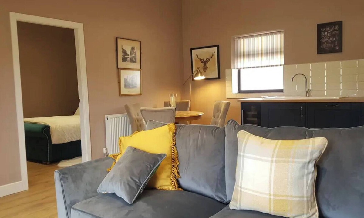 Kirk Sandall House | The Stirrups Cottage with Hot Tub