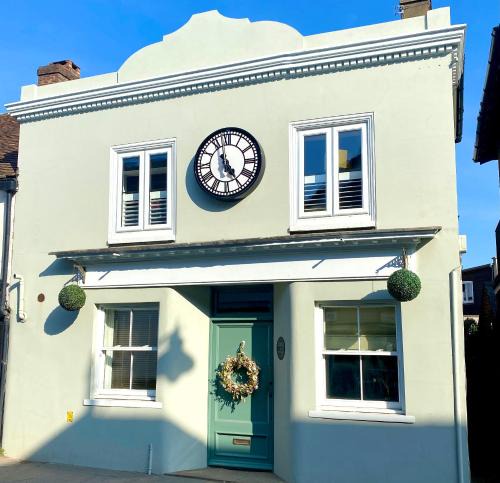 Midhurst Apartment | The Stock Exchange