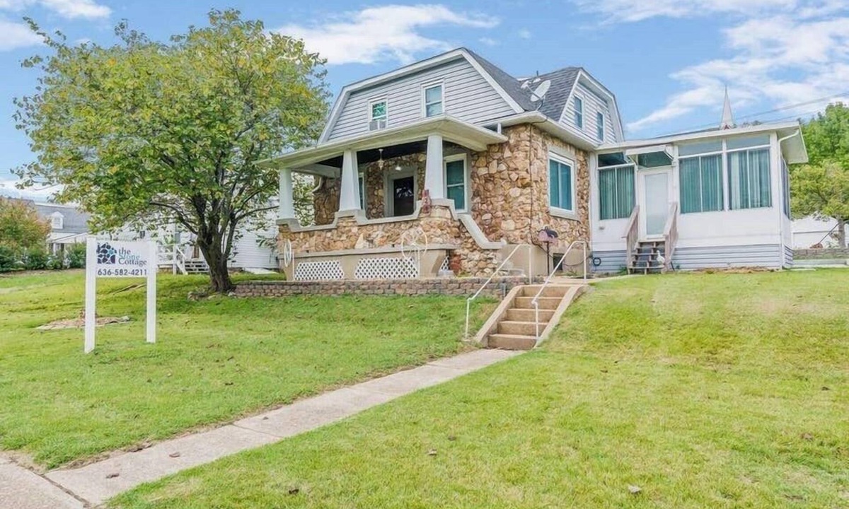 Hermann House | The Stone Cottage, The Stone Cottage is a beautiful, spacious 3 bedroom, 3 bath house