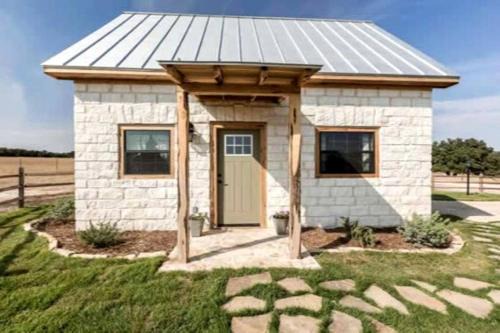 Grapetown House | The Stone Cottage for 2 TimberRose Ranch hot tub