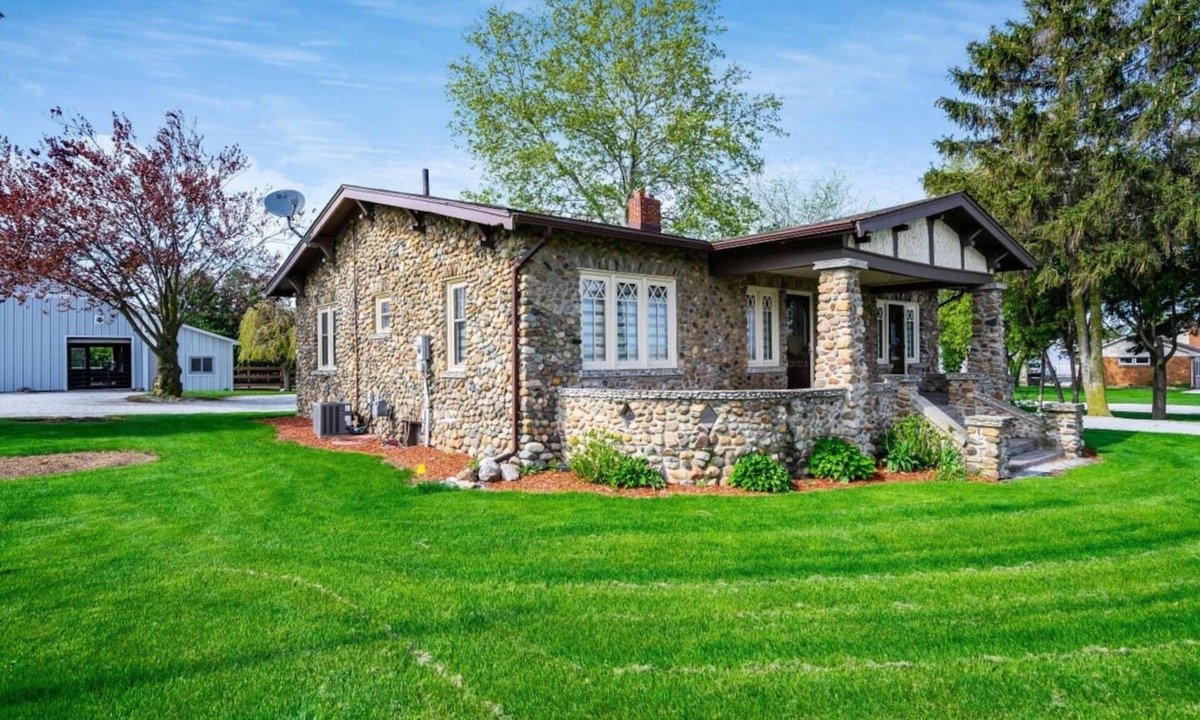 Ruthven House | The Stone House Farm Stay