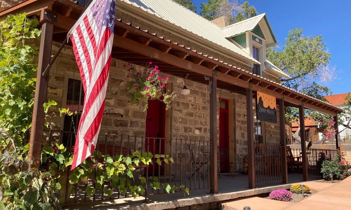 Crawford Hotel | The Stone House Inn