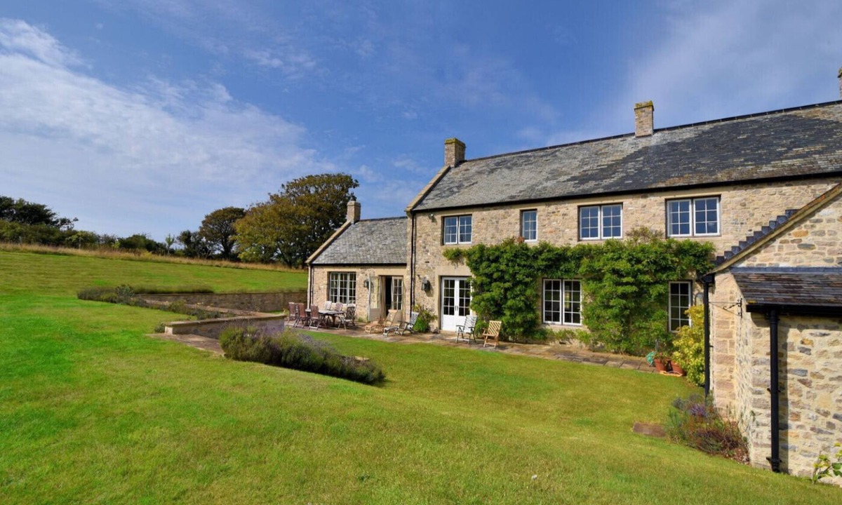 Axmouth House | THE STONE HOUSE, pet friendly, with open fire in Seaton, Devon