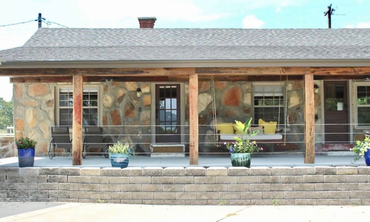 Lampe House | The Stone Schoolhouse - Gated Lakefront Acreage with views and historic charm