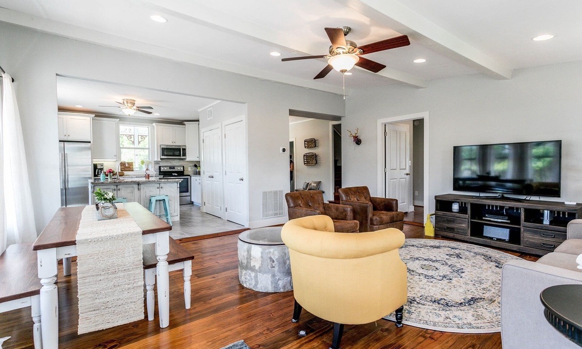 Fredericksburg House | The Stone Well Haus | Pet Friendly