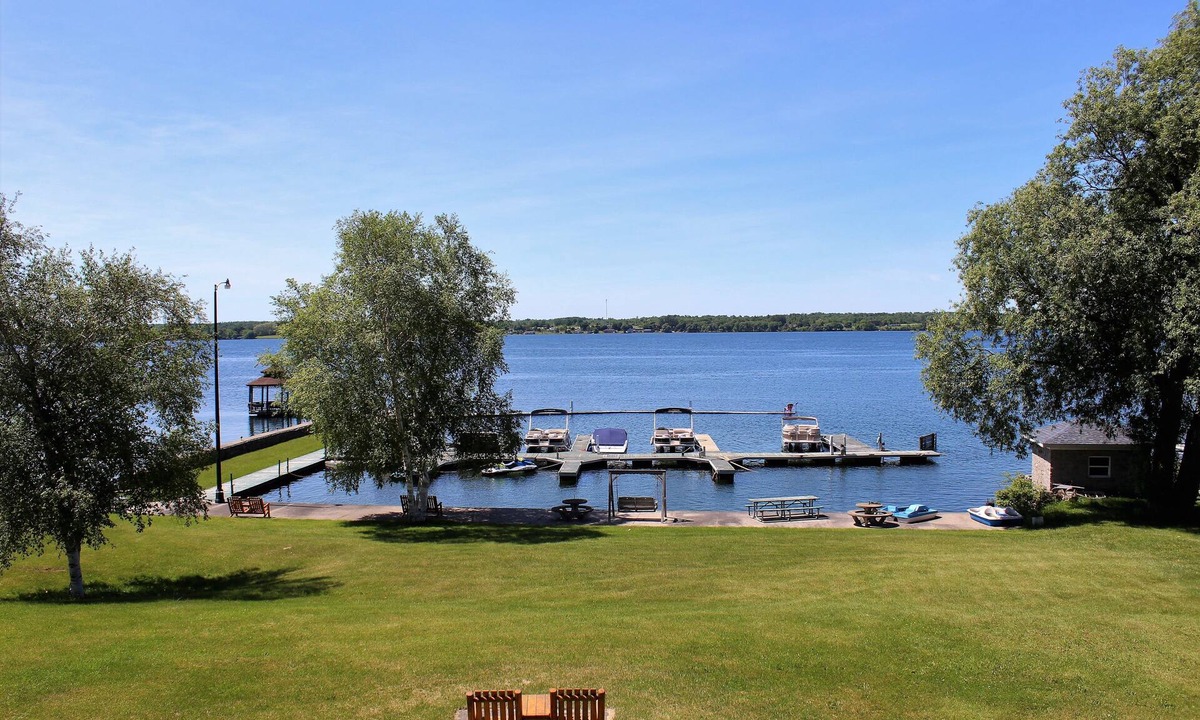 Ogdensburg Hotel | The Stonefence Resort