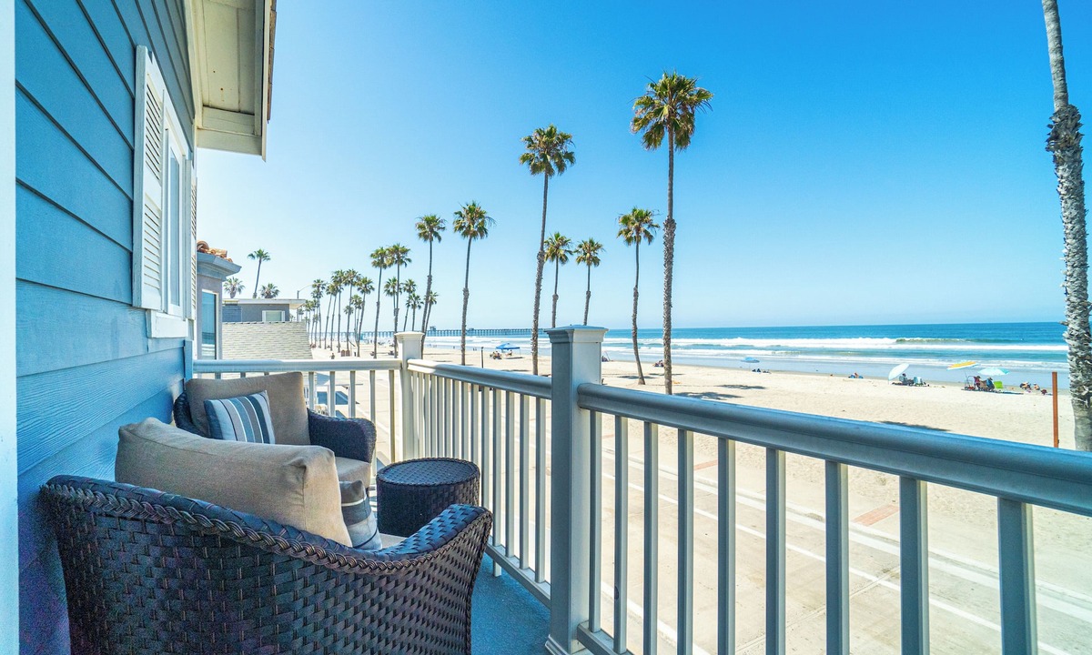 Townsite House | The Strand 920 Beach House.n