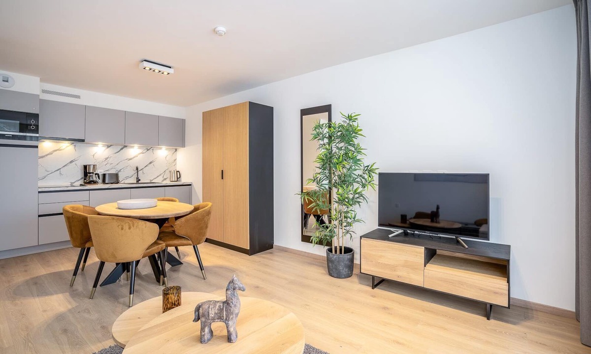 Camiers Apartment | The studio offers a cozy bedroom with a double bed
