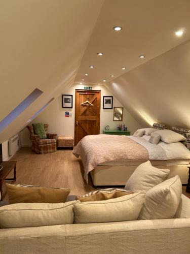 Castle Bytham Bed & Breakfast | The Studio, Bottom Farm