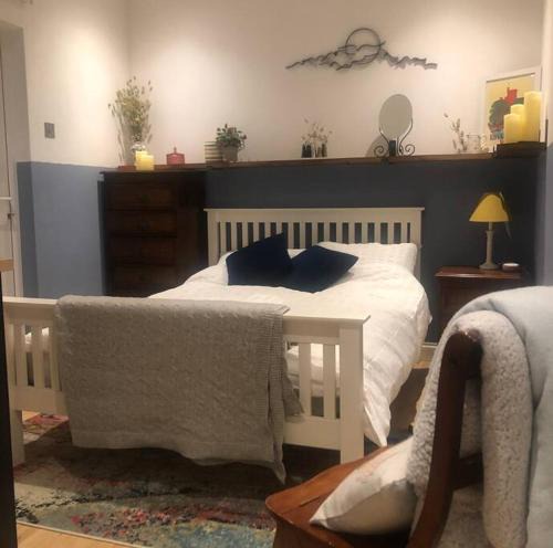 Englefield Green Apartment | The Studio on The Green