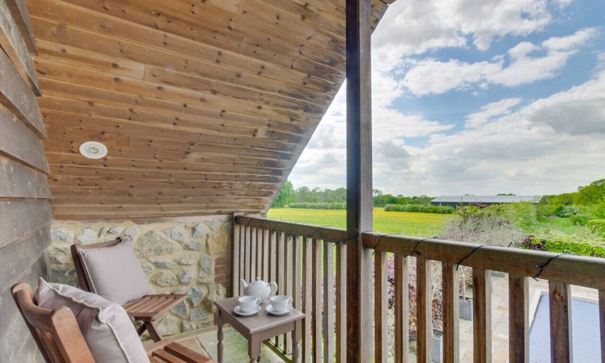 Abbess Roding Apartment | The Studio - One Bedroom Apartment, Sleeps 2