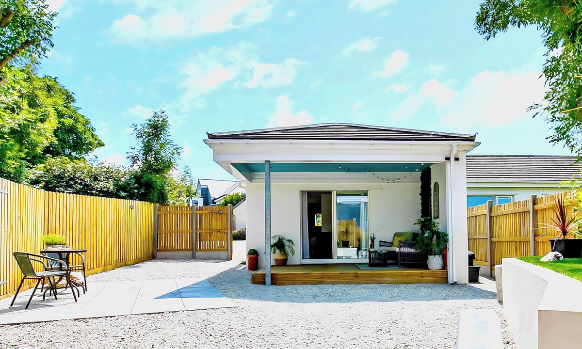 Saint Gennys Cottage | THE STUDIO, pet friendly, with a garden in Crackington Haven