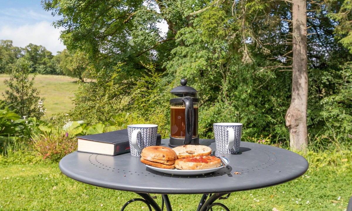 Dunblane Cottage | THE STUDIO, romantic, with open fire in Dunblane
