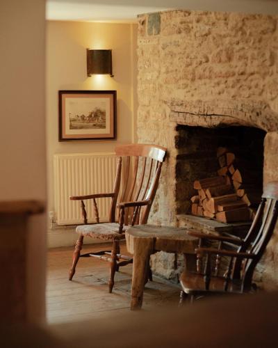 Rendcomb Hotel | The Stump