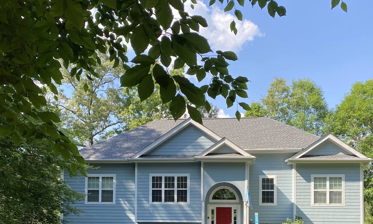 Littleton House | The Summer Shade Inn - Lake Gaston Paddle Boards, Kayaks Included