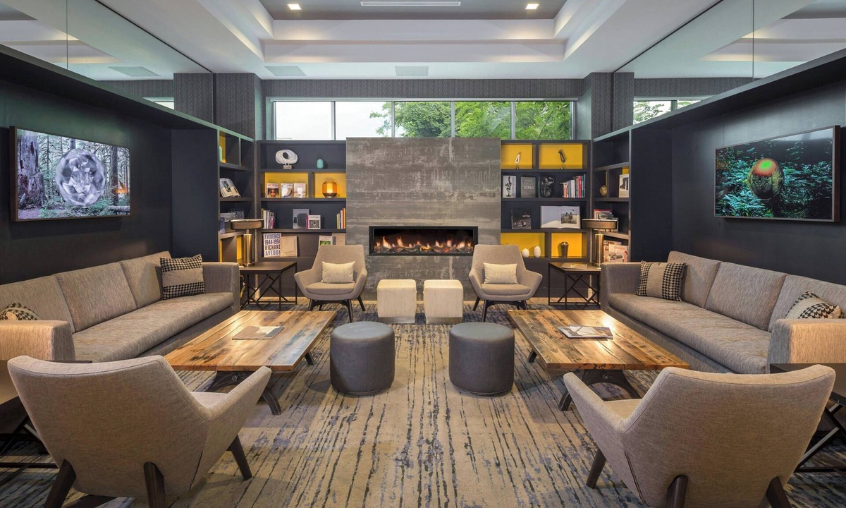 Roselawn Finance Hotel | The Summit Hotel