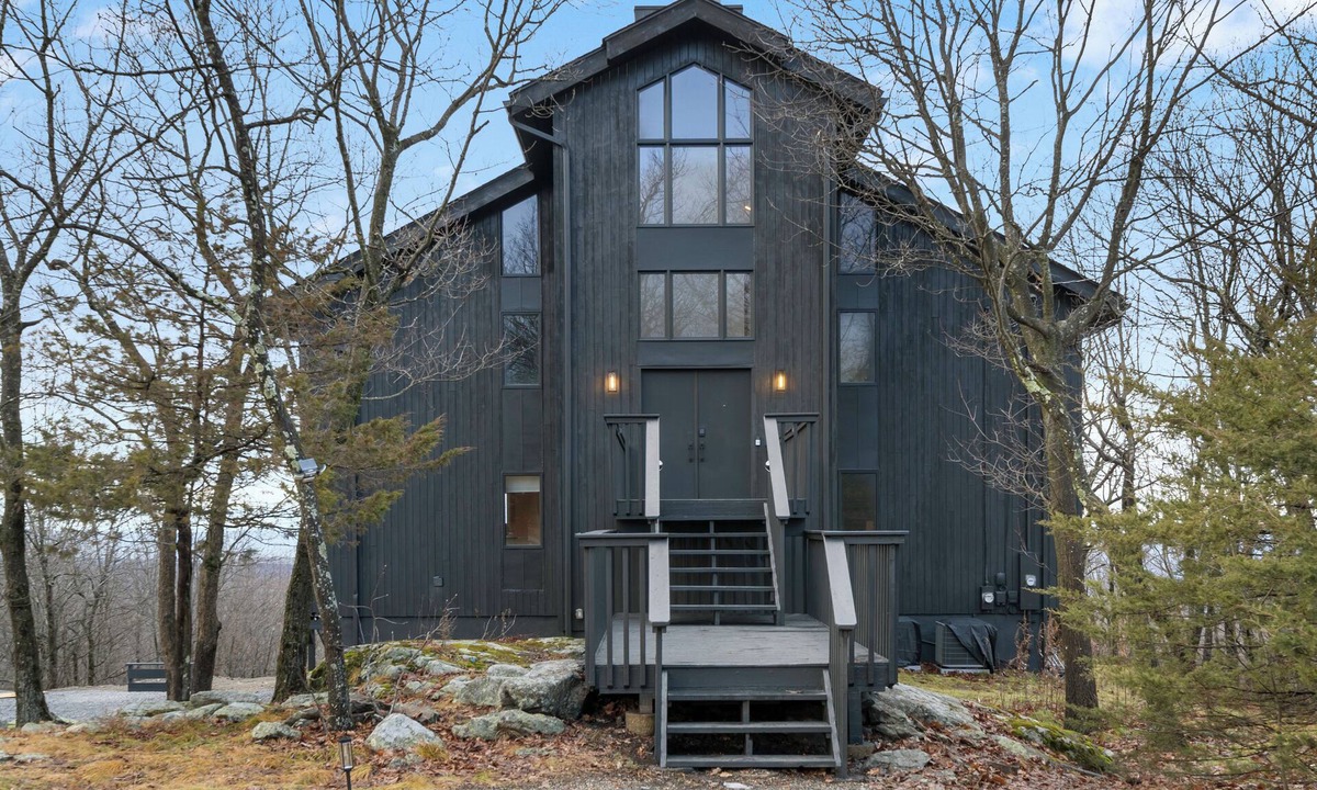 Vernon House | The Summit House - Exclusive Mountain Retreat