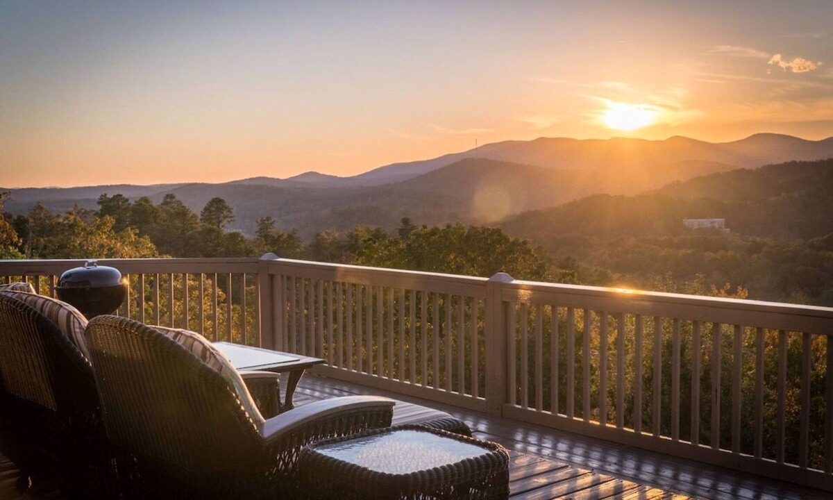 Sautee Nacoochee House | The Summit! Spacious Cabin Panoramic Views