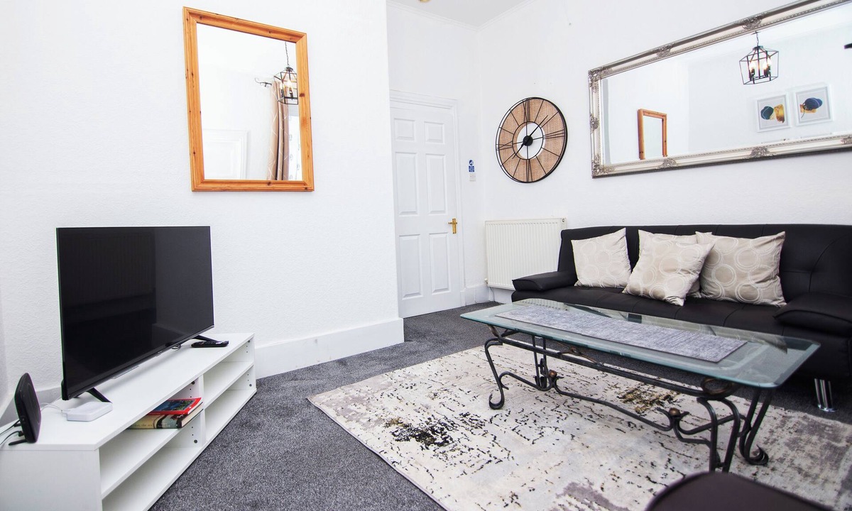 Aberdeen West End Apartment | The Summit West end Spacious City flat with Private parking