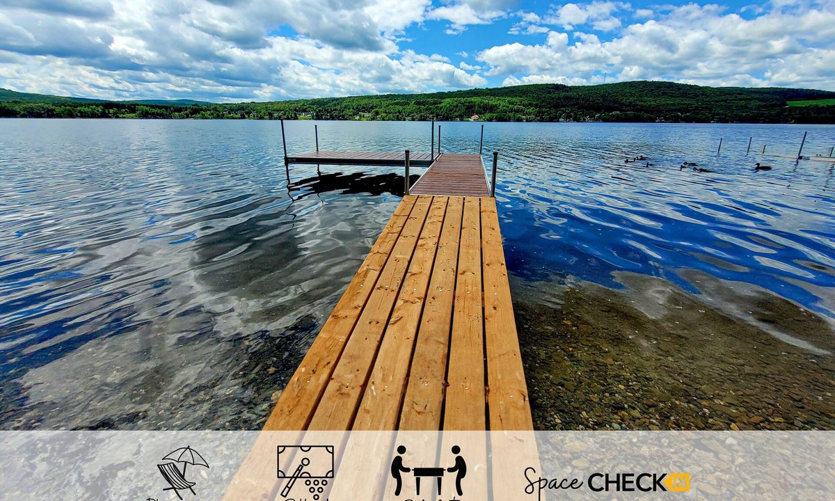 Pohenegamook Ski Chalet | The Sun Mook | Lakefront | AC | Kayaks & PoolTable | 4season SPA | BBQ | Firepit