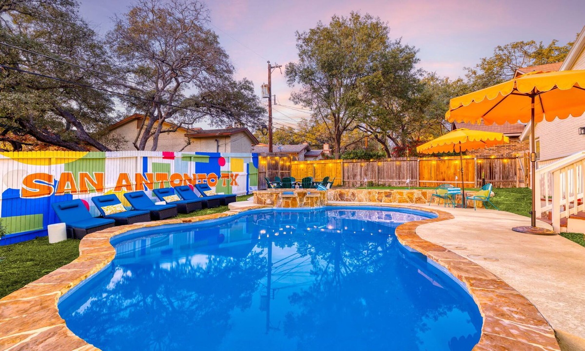 Hidden Creek House | The Sunburst: Sleeps 18! Basketball & Heated Pool