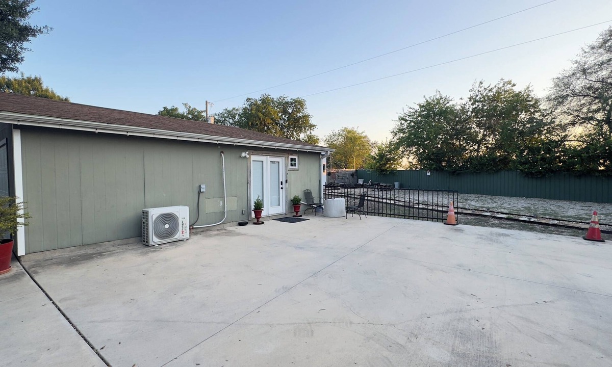 Kyle Apartment | THE SUNFLOWER GUEST HOUSE