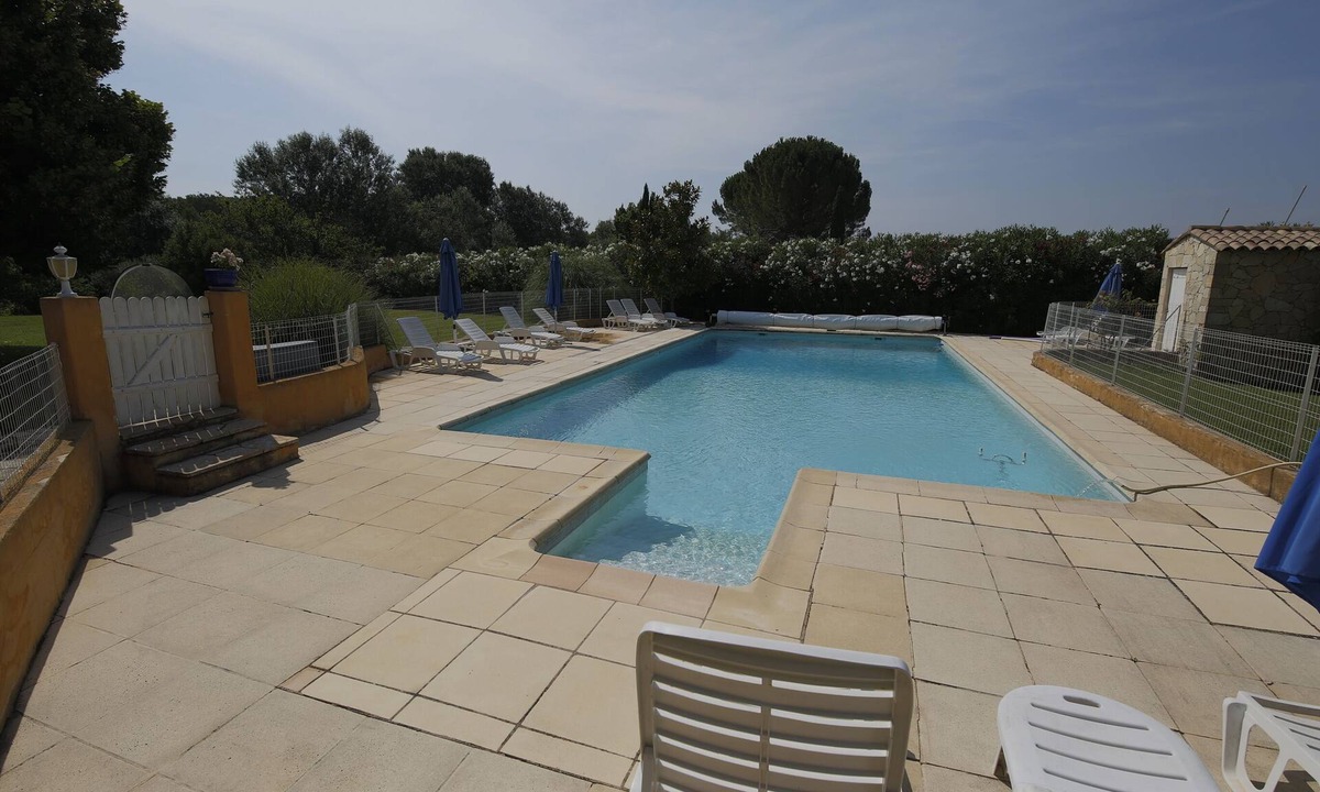 Villecroze Cabin | The sunny cherry tree.