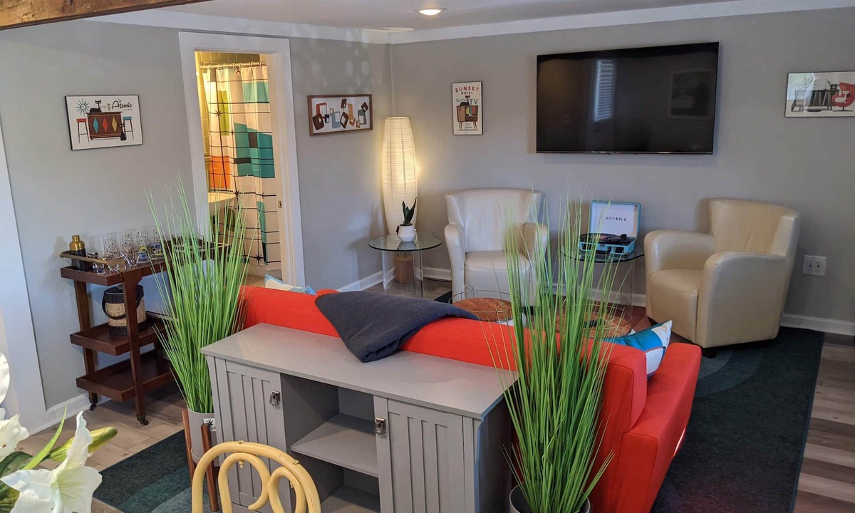 Brevard Hotel | The Sunset Motel