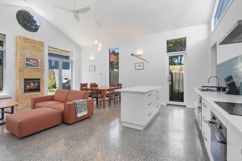 Warrnambool House | The Sunshine House