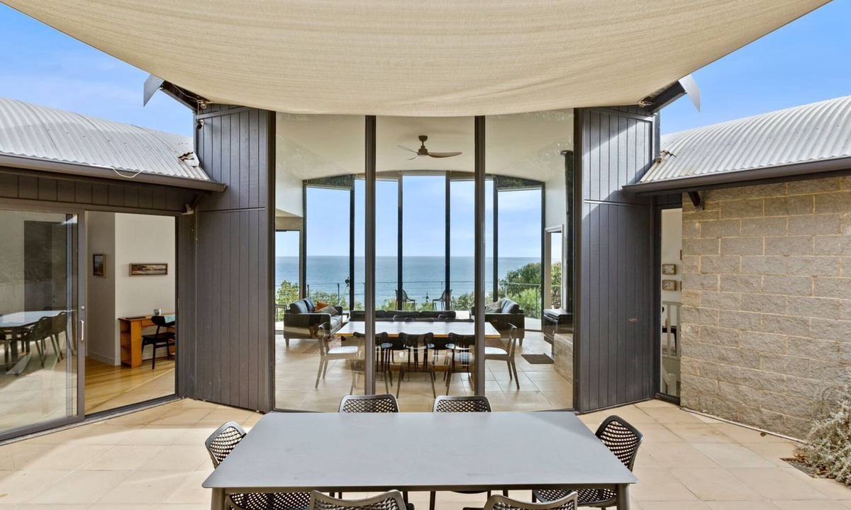 Eastern View House | The Surf Spot - Absolute beach front